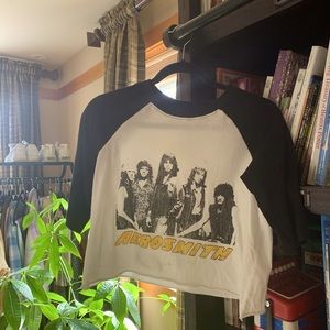 Super cute cropped band tee